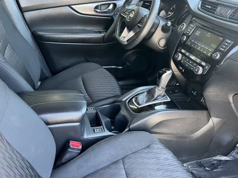 Used 2020 Nissan Rogue SV w/ Premium Package FWD image 18