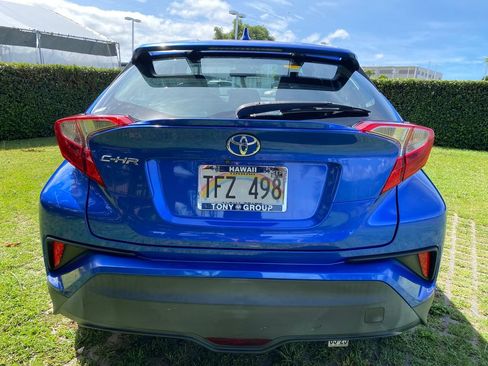Used 2018 Toyota C-HR XLE FWD image 6