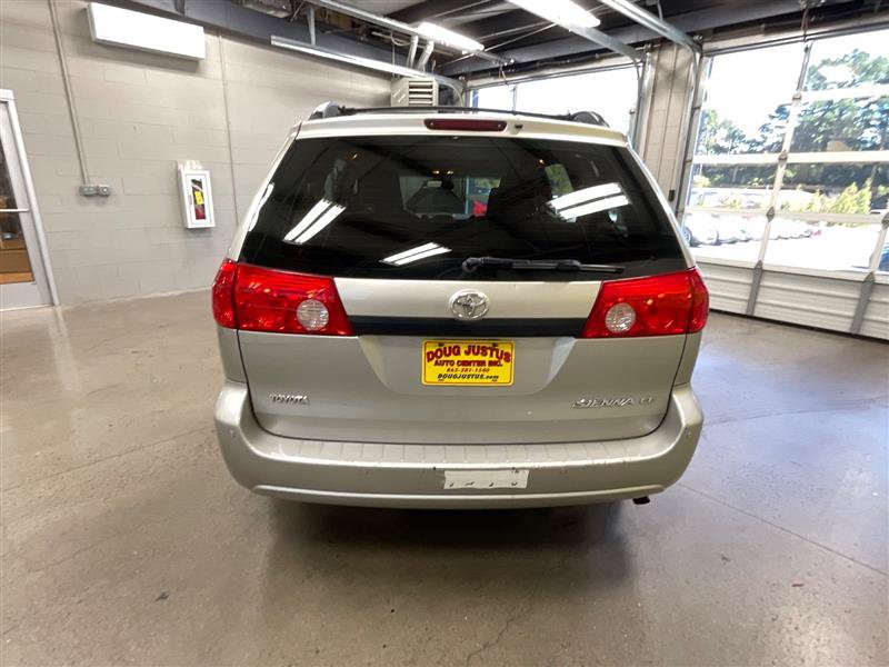 Used 2010 Toyota Sienna FWD image 4