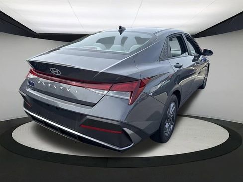 Used 2024 Hyundai Elantra SEL image 7