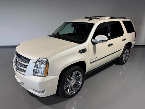 Used 2014 Cadillac Escalade Platinum AWD/4WD image 49