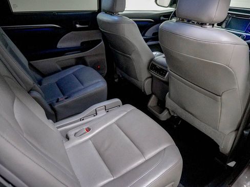 Used 2015 Toyota Highlander Limited Platinum AWD/4WD image 37