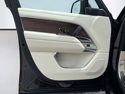 New 2026 Land Rover Range Rover Long Wheelbase SE AWD/4WD image 23