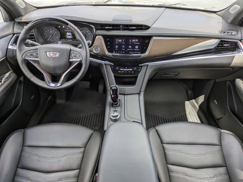 Used 2025 Cadillac XT6 Premium Luxury w/ Platinum Package AWD/4WD image 14