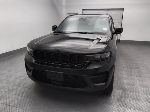 Used 2022 Jeep Grand Cherokee Altitude RWD image 15