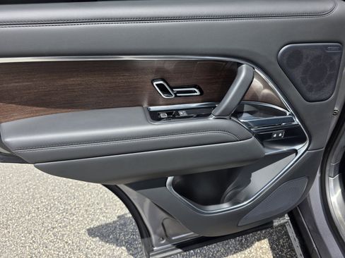 Certified 2023 Land Rover Range Rover SE image 17