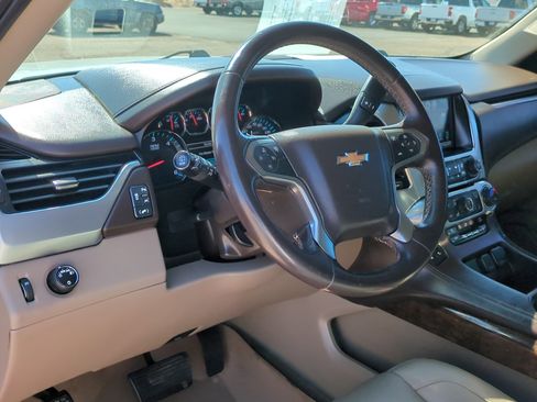 Used 2019 Chevrolet Suburban LT RWD image 13