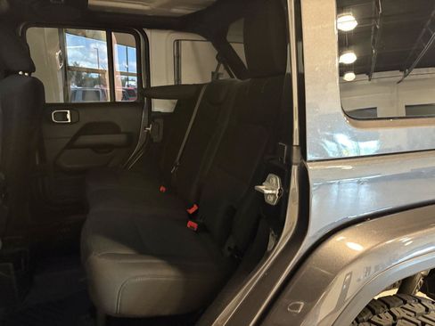 Used 2018 Jeep Wrangler Unlimited Sahara w/ Uconnect 4C Nav & Sound Group AWD/4WD image 34