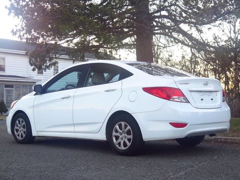 Used 2014 Hyundai Accent GLS image 3