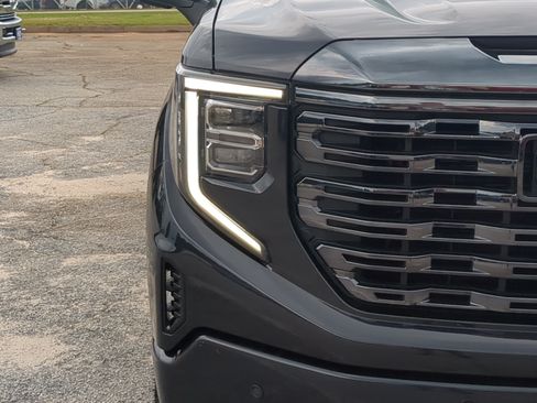 Used 2022 GMC Sierra 1500 Denali Ultimate AWD/4WD image 8