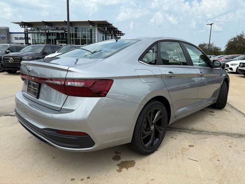 New 2025 Volkswagen Jetta SE image 6