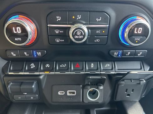 Used 2021 GMC Sierra 1500 AT4 w/ AT4 Preferred Package AWD/4WD image 17