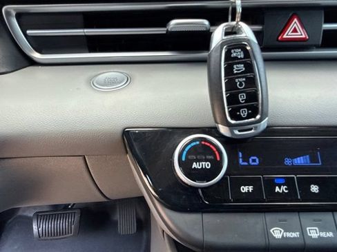 Used 2023 Hyundai Elantra SEL w/ Preferred Accessory Package FWD image 36