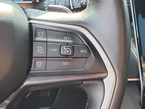 Used 2022 Jeep Grand Cherokee Altitude image 14