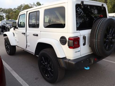 Used 2024 Jeep Wrangler Unlimited Sahara AWD/4WD image 3