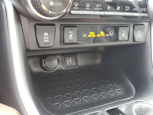 Used 2025 Toyota RAV4 XLE w/ Convenience Package AWD/4WD image 25