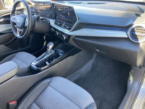 Used 2025 Chevrolet Trax LT w/ Driver Confidence Package image 24