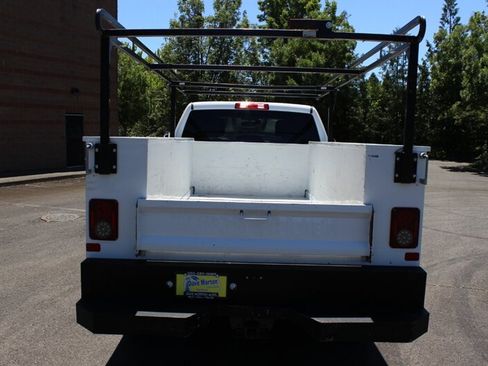 Used 2022 RAM 2500 Tradesman w/ Chrome Appearance Group AWD/4WD image 8