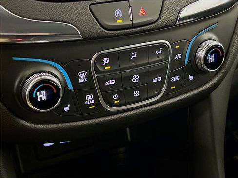 Used 2024 Chevrolet Equinox LT image 11