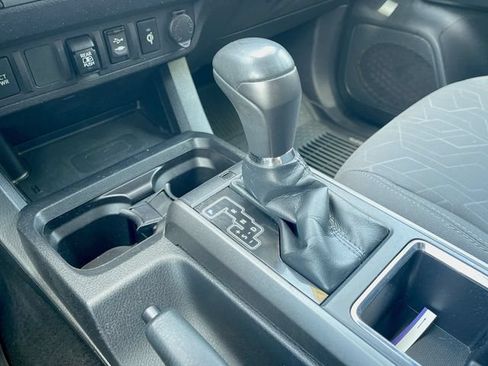 Used 2019 Toyota Tacoma TRD Off-Road AWD/4WD image 16