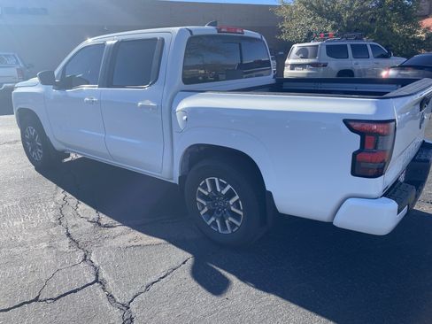 Used 2023 Nissan Frontier SV w/ SV Convenience Package image 2