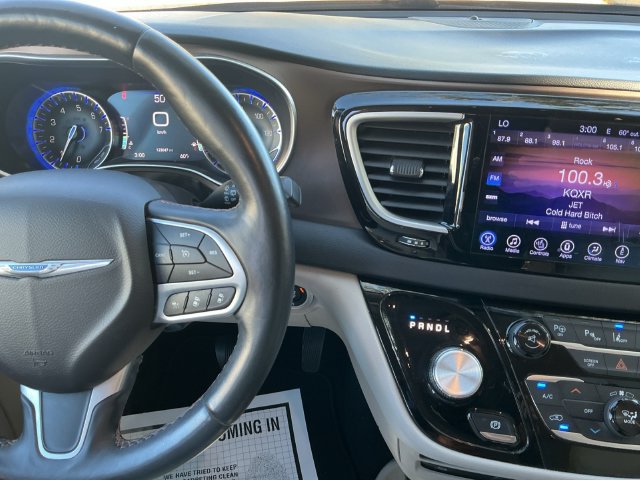Used 2017 Chrysler Pacifica Touring-L Plus w/ Advanced Safetytec Group FWD image 15