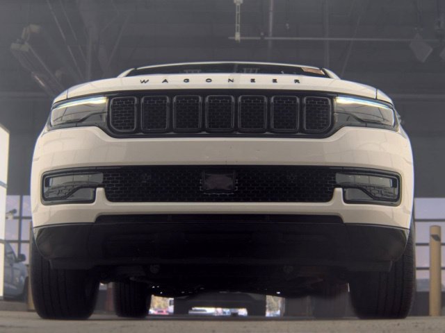 Used 2023 Jeep Wagoneer Series II AWD/4WD image 4