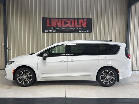New 2026 Chrysler Pacifica Pinnacle FWD image 2