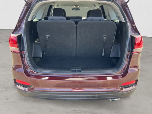 Used 2019 Kia Sorento LX w/ LX Convenience Package image 5