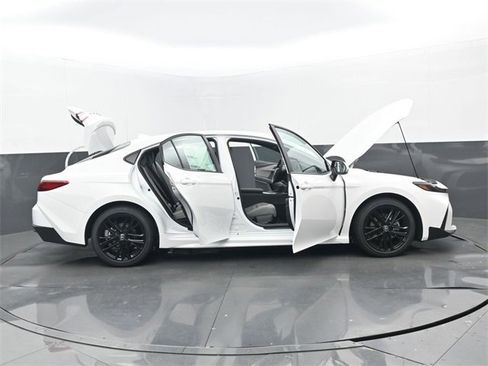 New 2026 Toyota Camry SE image 31