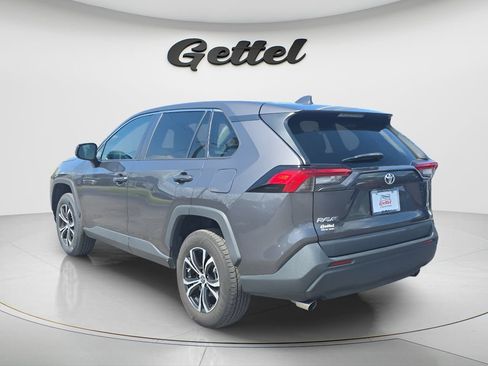 Used 2022 Toyota RAV4 LE FWD image 7
