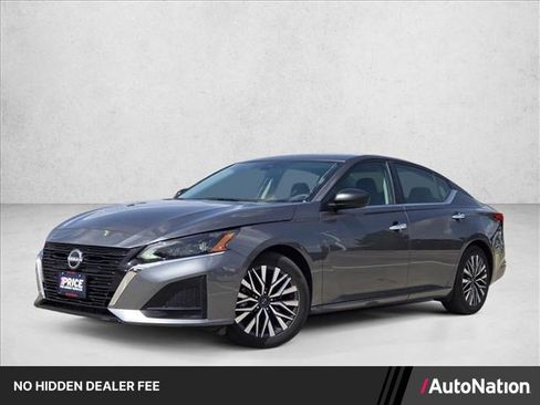 Used 2025 Nissan Altima 2.5 SV FWD image 1
