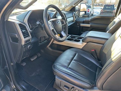 Used 2020 Ford F250 Lariat w/ Chrome Package image 9