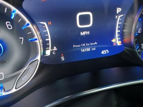 Certified 2024 Chrysler Pacifica Limited image 2