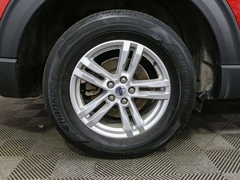 Used 2023 Ford Explorer XLT w/ Equipment Group 202A AWD/4WD image 16