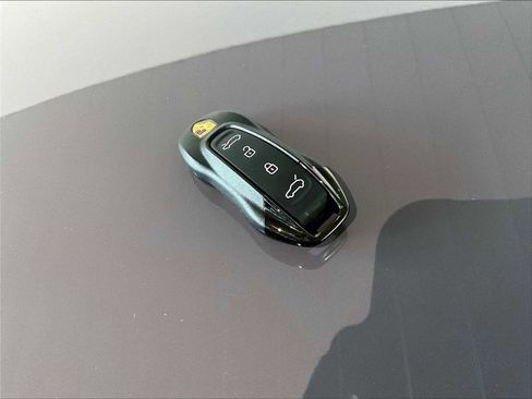 Used 2025 Porsche Macan Electric image 33