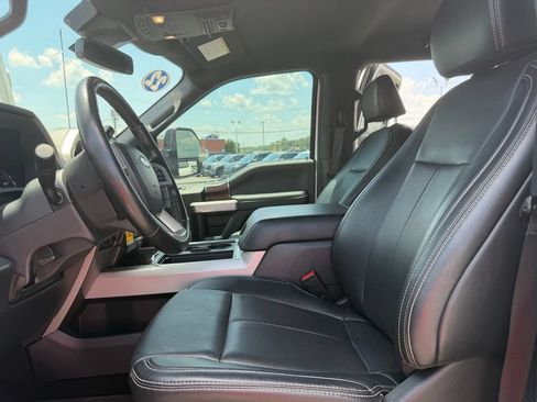 Used 2022 Ford F250 Lariat w/ Black Appearance Package AWD/4WD image 17