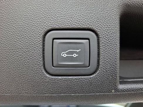 Used 2023 Chevrolet Equinox LT image 29