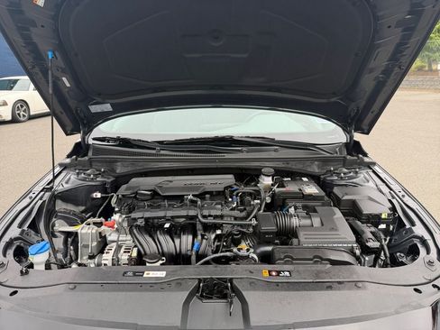 Used 2024 Hyundai Elantra SEL FWD image 29