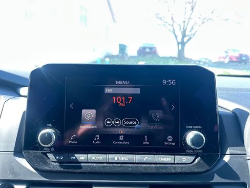 Used 2025 Nissan Pathfinder S FWD image 47
