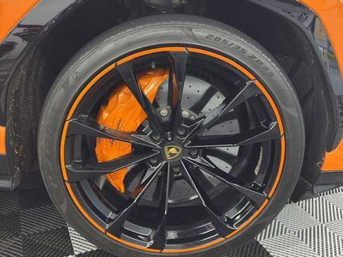 Used 2021 Lamborghini Urus AWD/4WD image 17