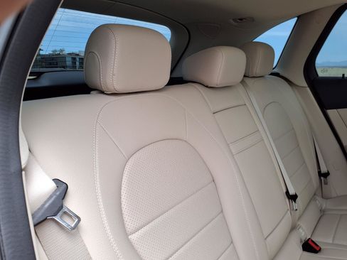 Used 2021 Mercedes-Benz GLC 300 4MATIC image 16