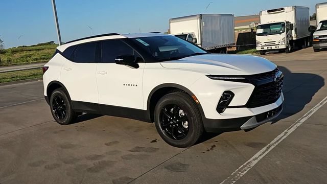 New 2026 Chevrolet Blazer LT w/ Sound & Technology Package FWD image 2