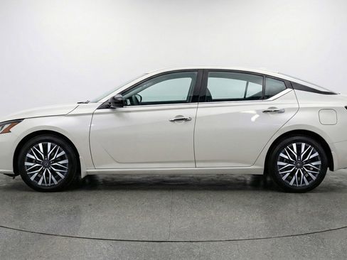 Used 2025 Nissan Altima 2.5 SV FWD image 5