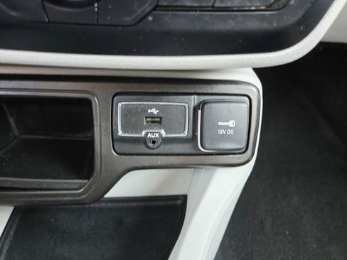 Used 2020 Jeep Renegade Latitude w/ Cold Weather Group FWD image 27