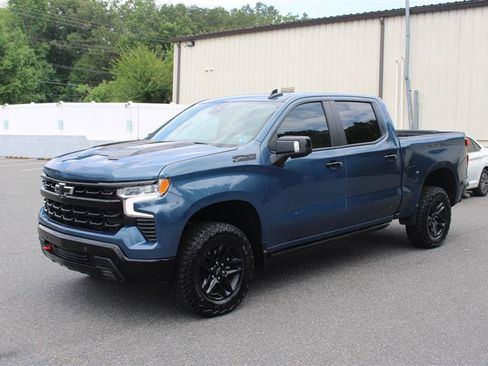 Used 2024 Chevrolet Silverado 1500 LT Trail Boss w/ LT Trail Boss Premium Package AWD/4WD image 3