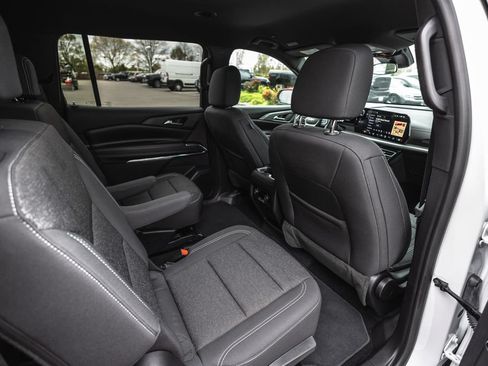 Used 2025 Chevrolet Traverse LT w/ Driver Confidence Package AWD/4WD image 32