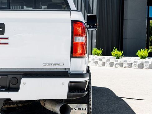 Used 2019 GMC Sierra 3500 Denali AWD/4WD image 14