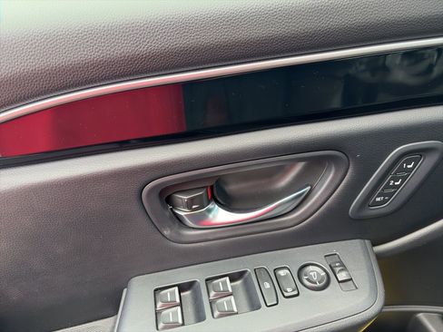 Used 2024 Honda Pilot Touring image 13