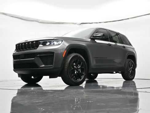 New 2026 Jeep Grand Cherokee Altitude RWD image 34